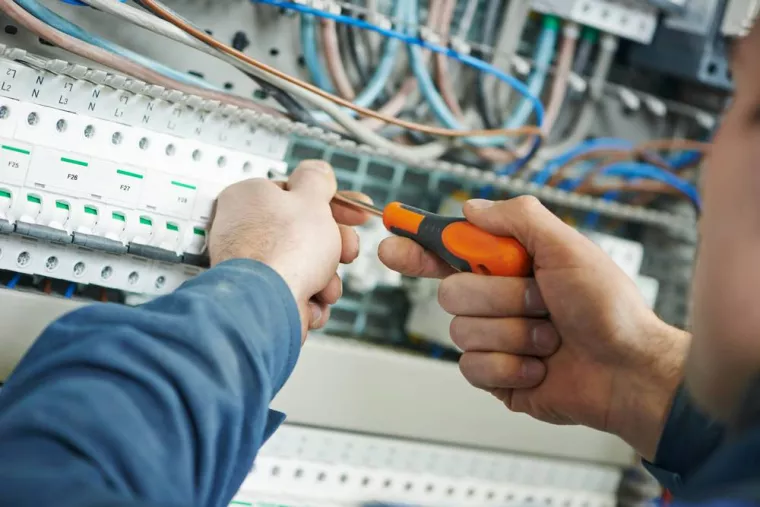Disjoncteur enclenché mais pas de courant : que faire ?, Le Grand-Bornand, Gérard Perrillat Électricité